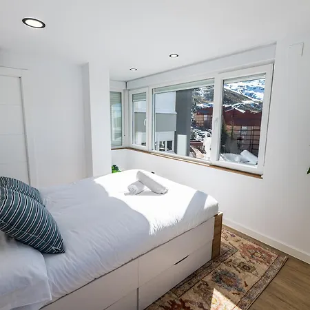 Luxury Refurnished With Private Parking Close To Slopes Apartamento