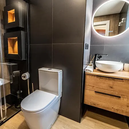 Luxury Refurnished With Private Parking Close To Slopes Апартаменты