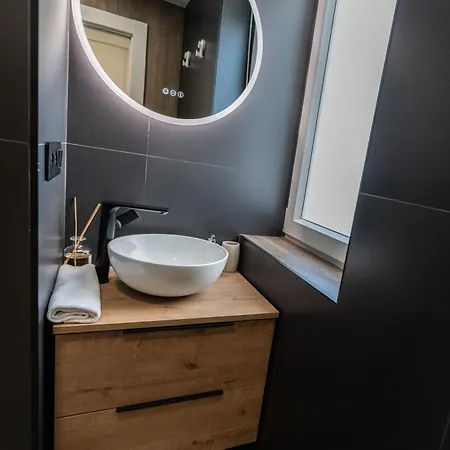 Apartman Luxury Refurnished With Private Parking Close To Slopes