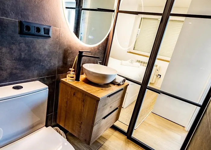 Апартаменти Luxury Refurnished With Private Parking Close To Slopes