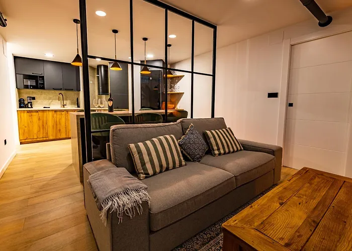 Апартаменти Luxury Refurnished With Private Parking Close To Slopes *