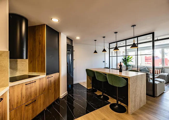 Апартаменти Luxury Refurnished With Private Parking Close To Slopes *