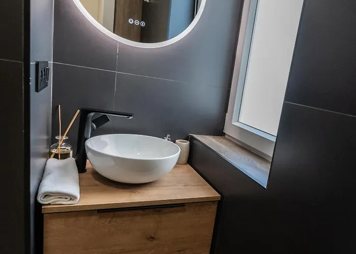 Апартаменти Luxury Refurnished With Private Parking Close To Slopes