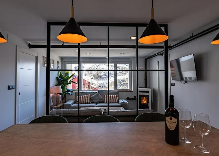 Luxury Refurnished With Private Parking Close To Slopes Апартаменти