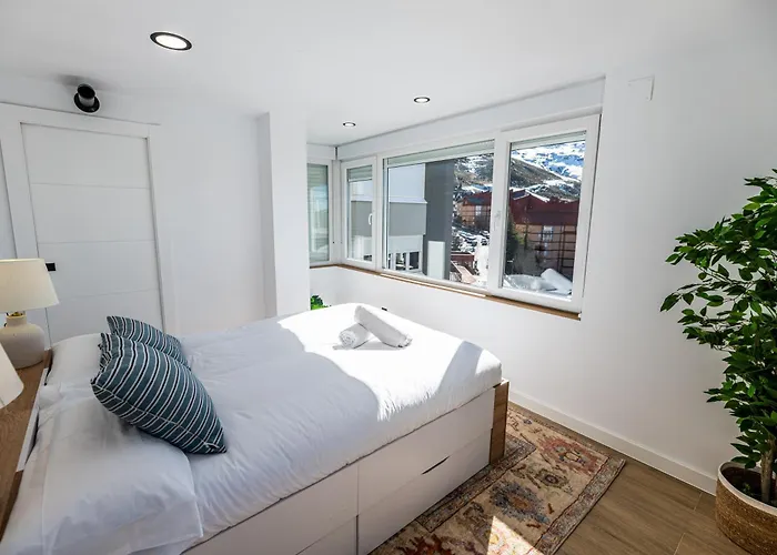 Luxury Refurnished With Private Parking Close To Slopes Апартаменти