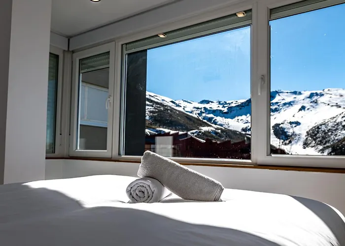 Luxury Refurnished With Private Parking Close To Slopes *